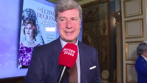 Cayetano Martínez de Irujo hablando con la prensa Cayetano Martínez de Irujo hablando con la prensa