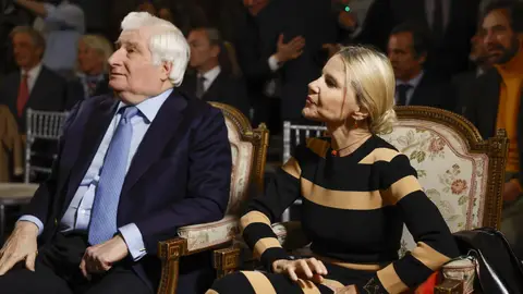 Carlos Fitz-James Stuart y Eugenia Martínez de Irujo en el Palacio de Liria Carlos Fitz-James Stuart y Eugenia Martínez de Irujo en el Palacio de Liria