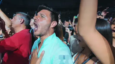 Joaquín disfruta bailando ‘El anillo pa cuando’ en directo en el concierto de Jennifer López Joaquín disfruta bailando ‘El anillo pa cuando’ en directo en el concierto de Jennifer López