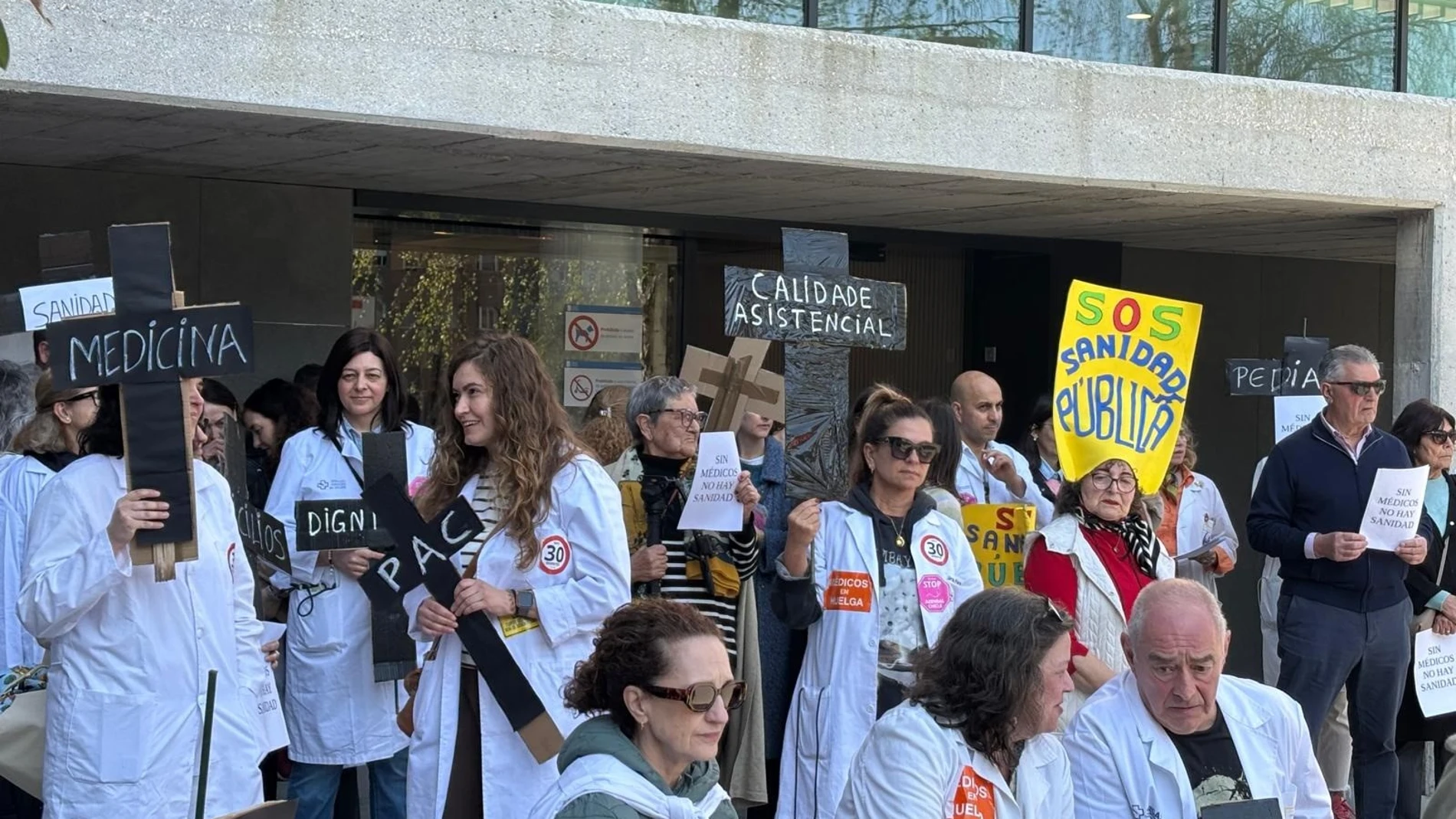 Médicos de Vigo esperan que Caamaño "se siente a negociar de verdad" tras 8 días de encierro en el Olimpia Valencia Médicos de Vigo esperan que Caamaño "se siente a negociar de verdad" tras 8 días de encierro en el Olimpia Valencia