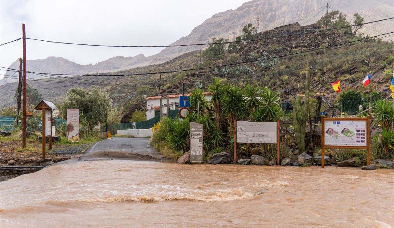 Clavijo resalta que no hay que lamentar da&ntilde;os personales en Canarias por 'Therese', que se espera que se aleje hoy
