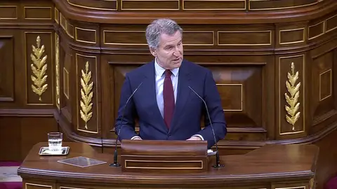 La réplica de Feijóo a Sánchez en el Congreso: "Ahórrese los sermones, no vamos a elegir entre la guerra y sus gobiernos" La réplica de Feijóo a Sánchez en el Congreso: "Ahórrese los sermones, no vamos a elegir entre la guerra y sus gobiernos"