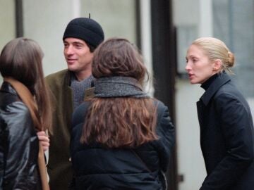 John Kennedy, Carolyn y sus dos hermanas Lauren y Lisa