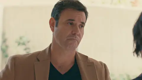 César le cuenta la verdad a Amanda: plagio la tesis de su amigo César le cuenta la verdad a Amanda: plagio la tesis de su amigo