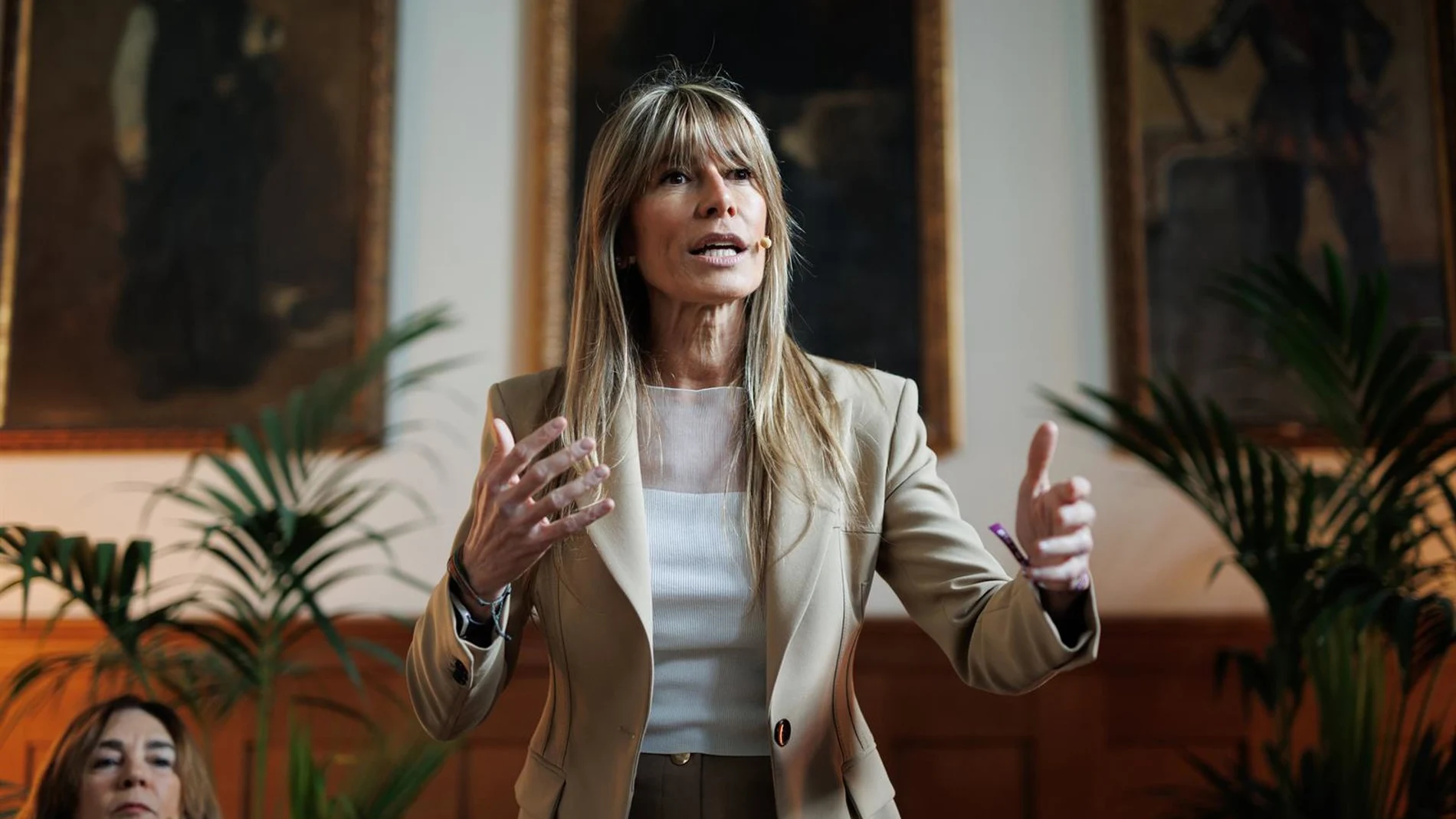 Begoña Gómez recurre la decisión del juez Peinado de orientar la causa a un jurado popular con "meras conjeturas" Begoña Gómez recurre la decisión del juez Peinado de orientar la causa a un jurado popular con "meras conjeturas"