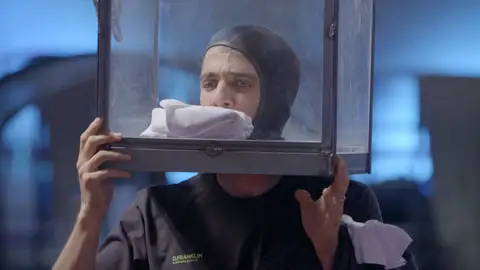 Roberto Leal se enfrenta a todos los retos de El Desafío en la Gran Final: “Es que lo tengo que hacer yo todo aquí” Roberto Leal se enfrenta a todos los retos de El Desafío en la Gran Final: “Es que lo tengo que hacer yo todo aquí”