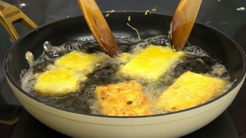 Introdúcelas en la sartén y fríelas durante 1 minuto por cada lado