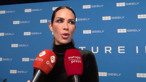 Tamara gorro hablando con la prensa