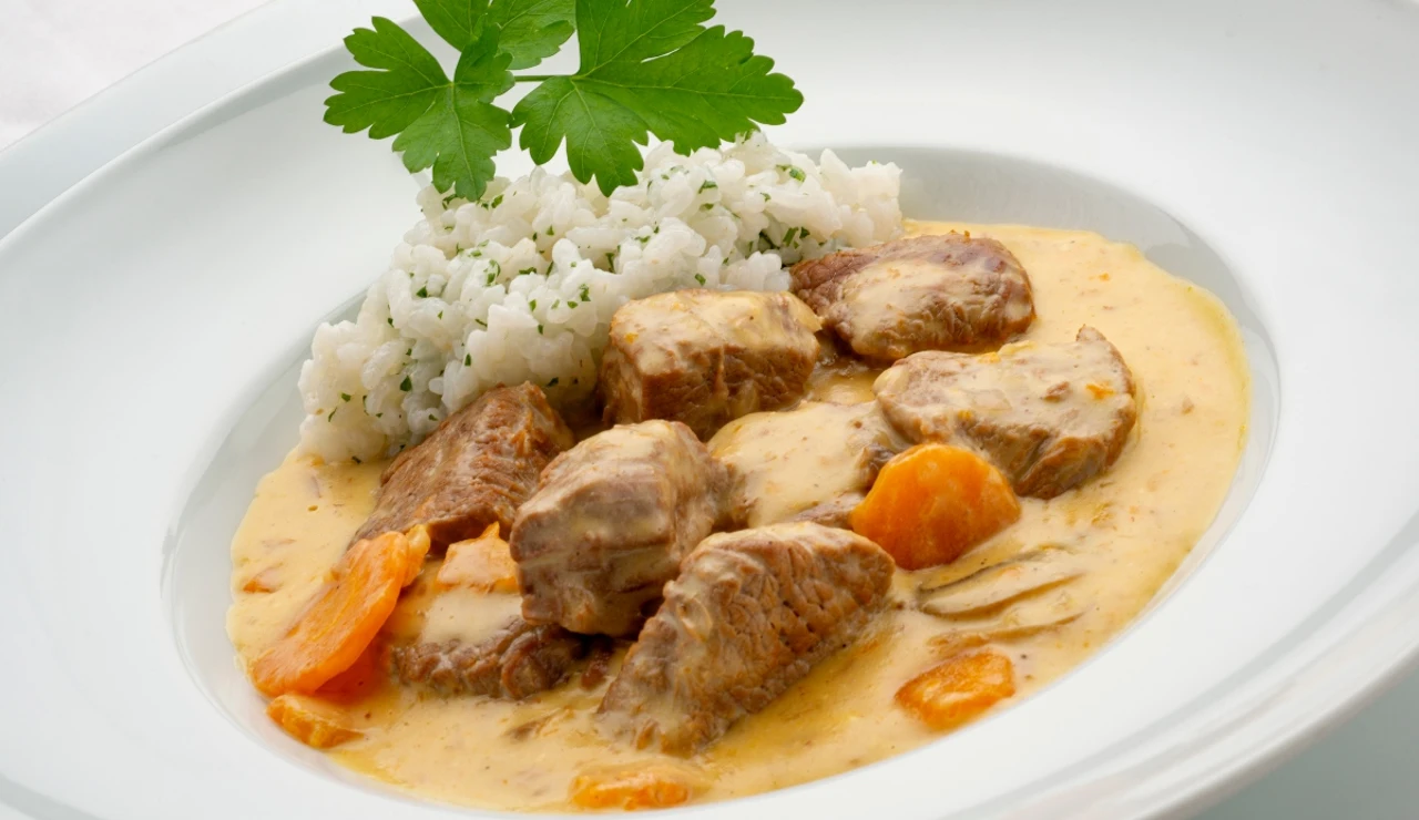 Karlos Arguiñano elabora una receta francesa de blanqueta de ternera