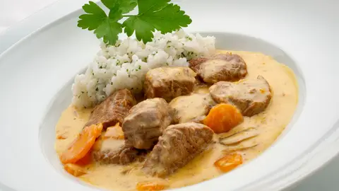 Karlos Arguiñano elabora una receta francesa de blanqueta de ternera Karlos Arguiñano elabora una receta francesa de blanqueta de ternera