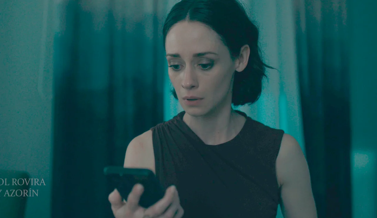 Esta noche en Perdiendo el juicio: Amanda encuentra el segundo móvil en casa de César