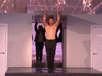 Jos&eacute; Y&eacute;lamo conmueve con una vibrante coreograf&iacute;a con puertas giratorias