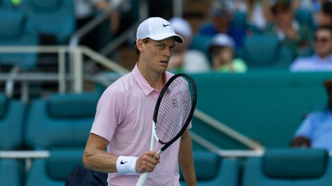Jannik Sinner celebra un punto ante Tiafoe