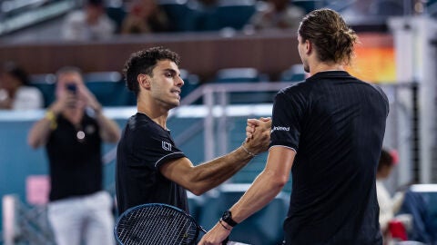 Cerúndolo felicita a Zverev tras su partido en Miami