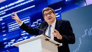 El Gobernador del Banco de Espa&ntilde;a, Jos&eacute; Luis Escriv&aacute;, durante el VI Observatorio de las Finanzas, en la Universidad Camilo Jos&eacute; Cela.