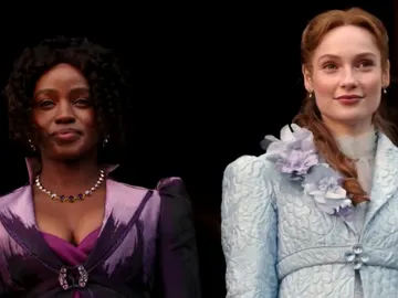 Francesca Bridgerton (Hannah Dodd) y Michaela Stirling (Masali Baduza) en Los Bridgerton Francesca Bridgerton (Hannah Dodd) y Michaela Stirling (Masali Baduza) en Los Bridgerton