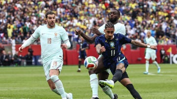 Raphinha, en acci&oacute;n ante Brasil