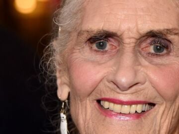Fallece Daphne Selfe, la modelo en activo m&aacute;s longeva
