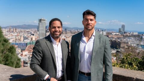 El secretario general de Vox, Ignacio Garriga, junto al campe&oacute;n ol&iacute;mpico Cristian Toro, nuevo portavoz nacional de Deportes