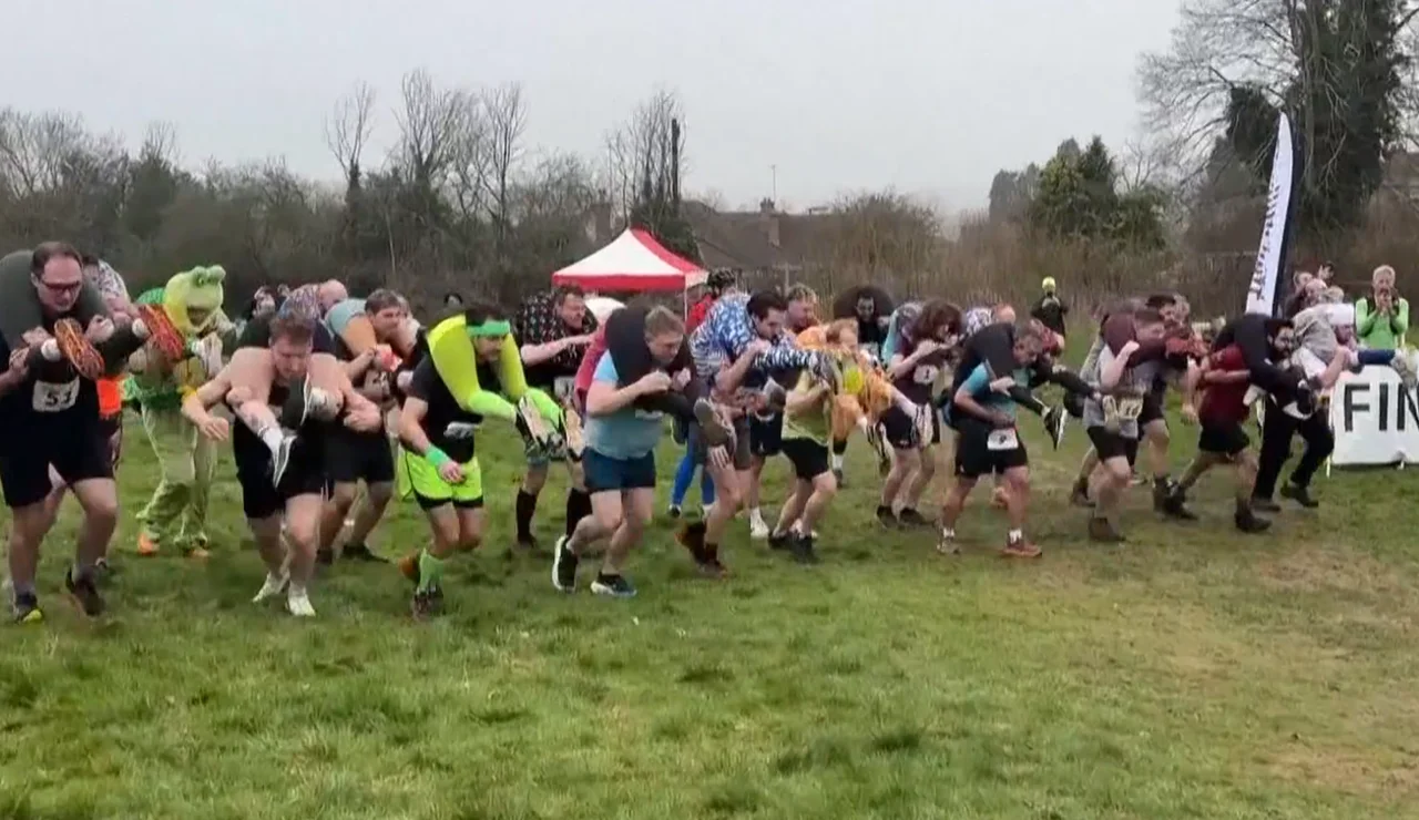 Carrera de mujeres al hombro