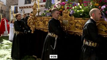 Domingo de Ramos en Sagunto con el veto a las mujeres por parte de los cofrades: "Queremos igualdad y los mismos derechos"