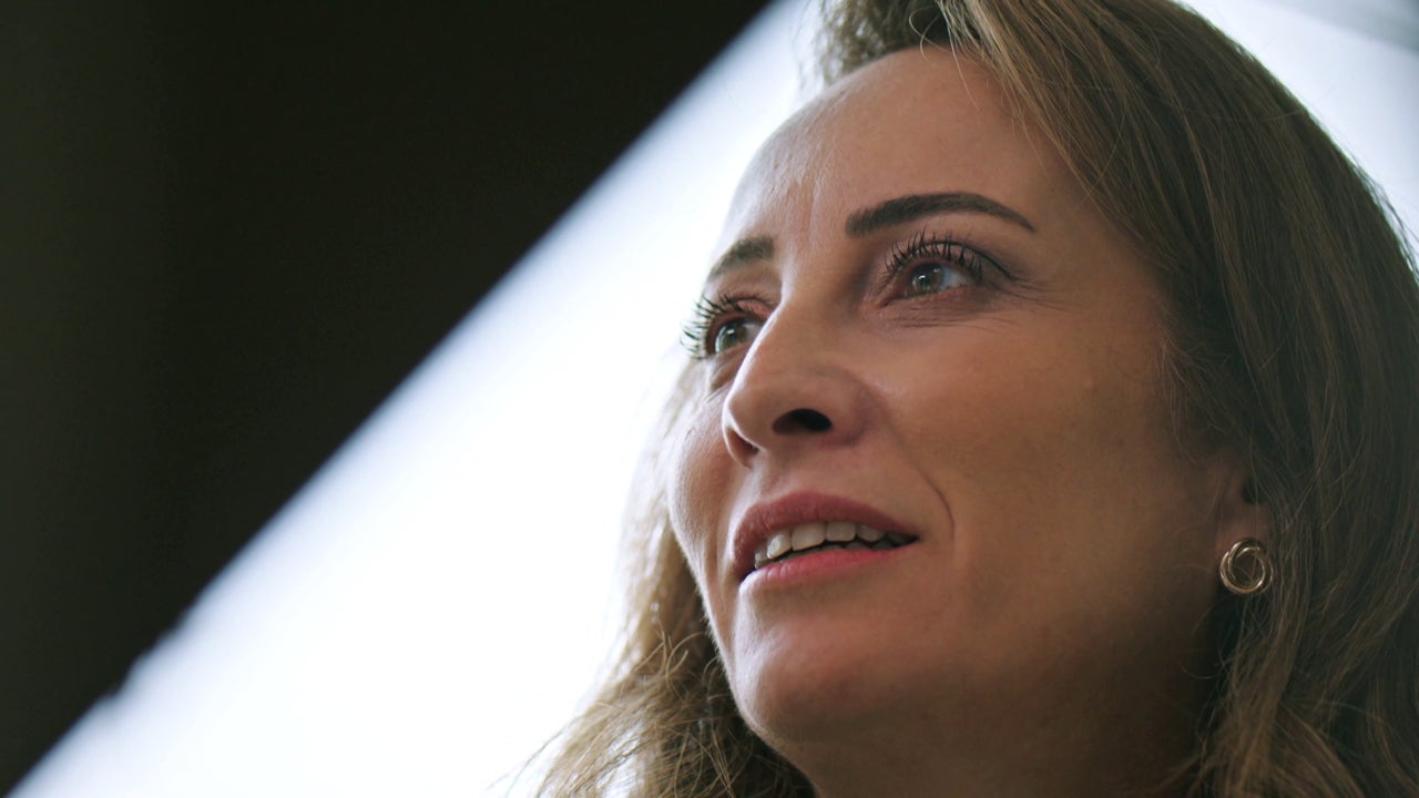 Esme descubre que está embarazada cuando pensaba que era menopausia