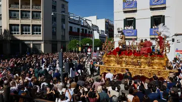 Un momento de la procesión del Cristo de las Penas, de la hermandad de la Estrella, este Domingo de Ramos. Un momento de la procesión del Cristo de las Penas, de la hermandad de la Estrella, este Domingo de Ramos.