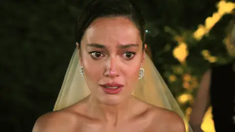 Ferit deja plantada a Diyar en su boda para salir corriendo a salvar a Seyran Diyar