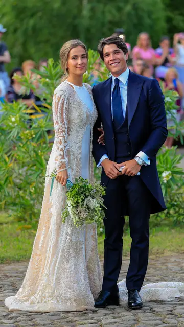 María Pombo y Pablo Castellano ante las cámaras el día de su boda María Pombo y Pablo Castellano ante las cámaras el día de su boda