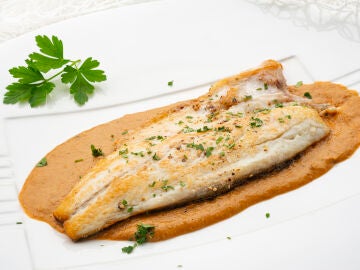 Lubina con salsa de mejillones