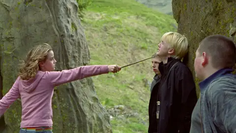 Emma Watson como Hermione Granger y Tom Felton como Draco Malfoy en Harry Potter Emma Watson como Hermione Granger y Tom Felton como Draco Malfoy en Harry Potter