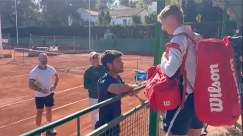 Se hace viral el gesto de Alcaraz en El Palmar que recuerda a Nadal Se hace viral el gesto de Alcaraz en El Palmar que recuerda a Nadal