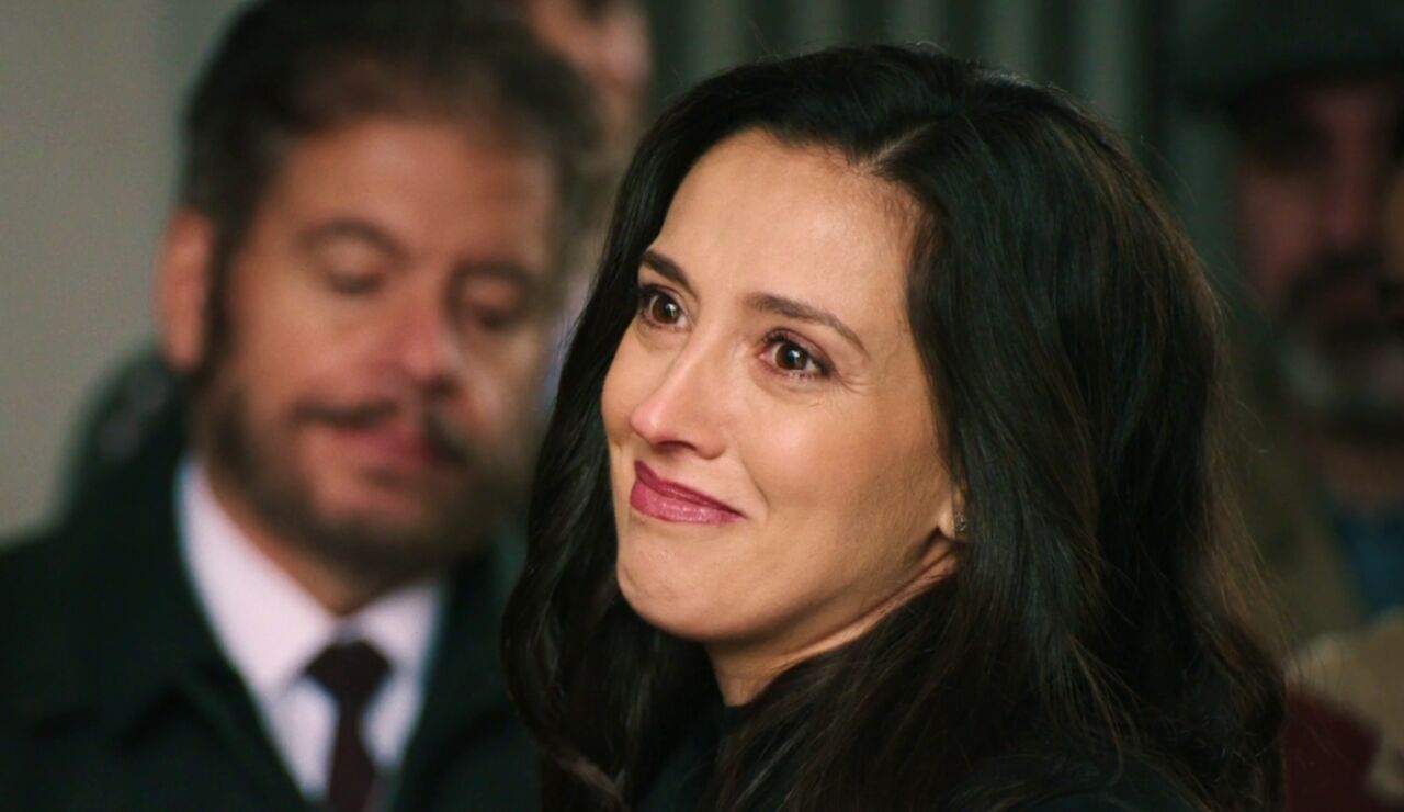 Luz se despide de sus compa&ntilde;eros de la f&aacute;brica antes de marcharse para siempre