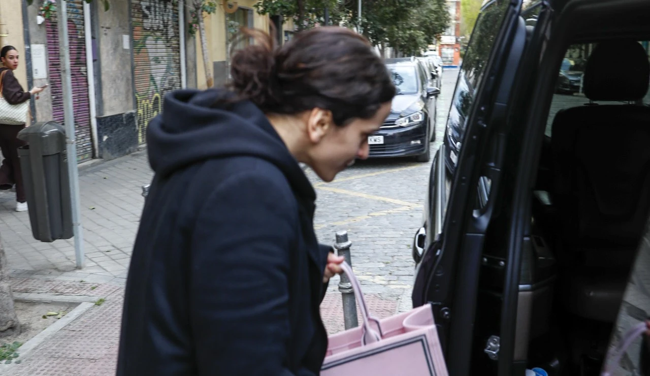 Rosalía con bolso Dior