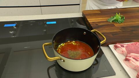 Prepara la salsa de tomate