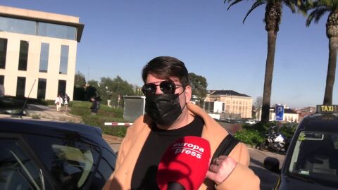 Lucas hablando con la prensa