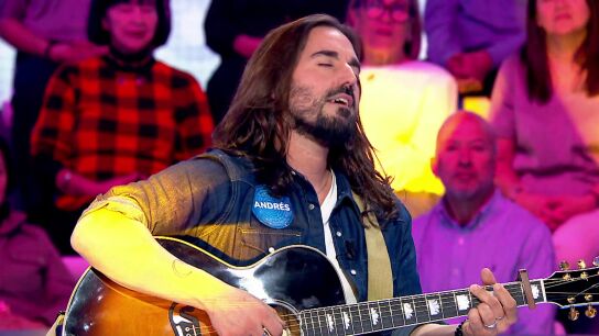&iexcl;Impresionante! El &ldquo;regalazo&rdquo; de Andr&eacute;s Su&aacute;rez al cantar su nuevo single en Pasapalabra