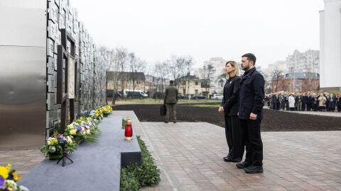 Imagen de archivo de Zelenski recordando a las v&iacute;ctimas de Bucha