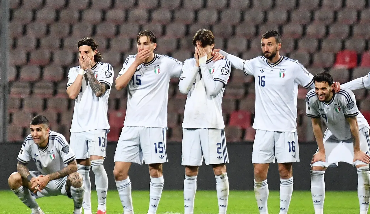 Los jugadores de Italia durante la tanda de penaltis