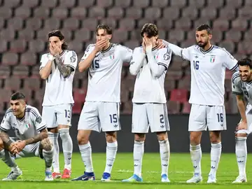 Los jugadores de Italia durante la tanda de penaltis Los jugadores de Italia durante la tanda de penaltis