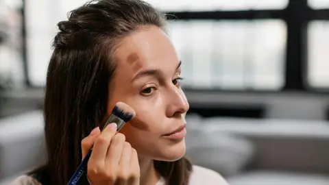 Mujer con contouring Mujer con contouring