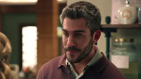 Andrés invita a Valentina a comer Andrés invita a Valentina a comer