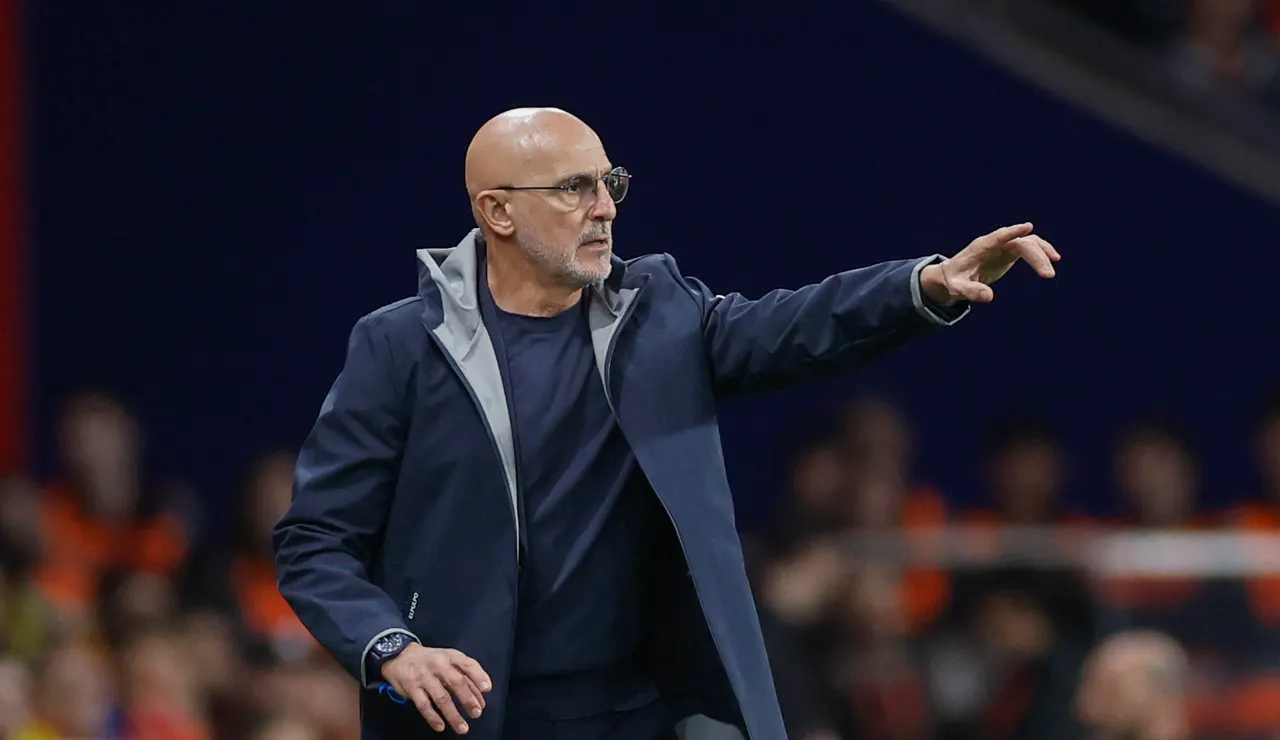 Luis de la Fuente en el partido contra Egipto