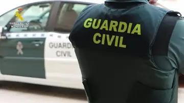 Almería.-Sucesos.-Un guardia civil fuera de servicio evita en Níjar el robo de dos alianzas Almería.-Sucesos.-Un guardia civil fuera de servicio evita en Níjar el robo de dos alianzas