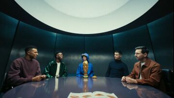 Vin&iacute;cius y Mbapp&eacute; se sientan con Messi y Cristiano