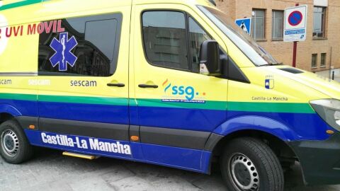 Imagen de archivo de una ambulancia de Castilla-la Mancha