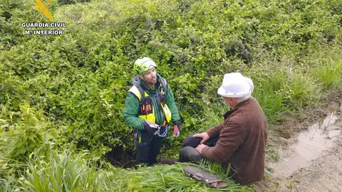 Encuentran a un hombre de 75 años que se había caído en un agujero en Asturias Encuentran a un hombre de 75 años que se había caído en un agujero en Asturias