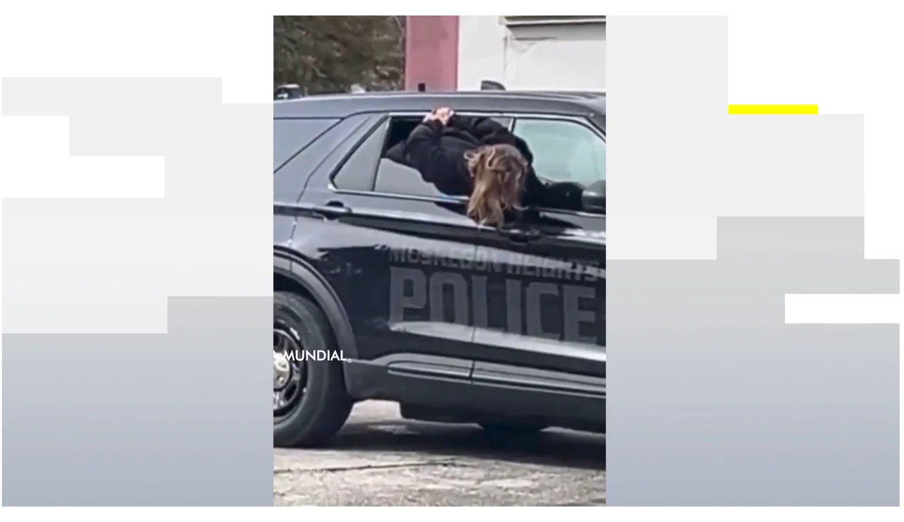 La mujer detenida escapando de la Policía.