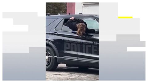 La mujer detenida escapando de la Polic&iacute;a.