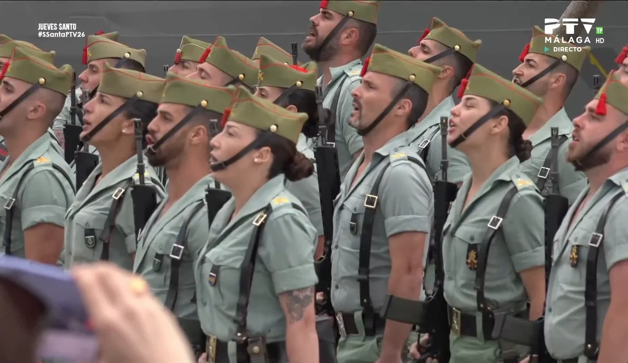 La Legión desembarca en Málaga para portar a hombros al Cristo de Mena ante un multitudinario público